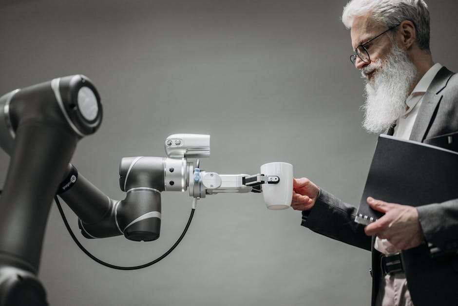 Robotyczne ramię podaje kawę pracownikowi biurowemu.