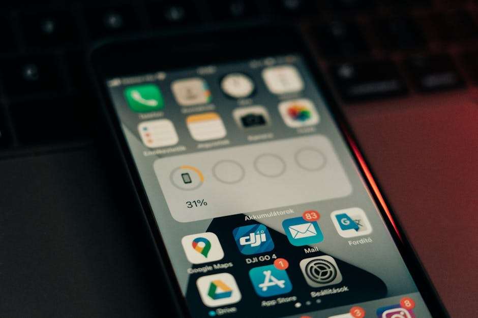 smartfon z aplikacjami na ekranie